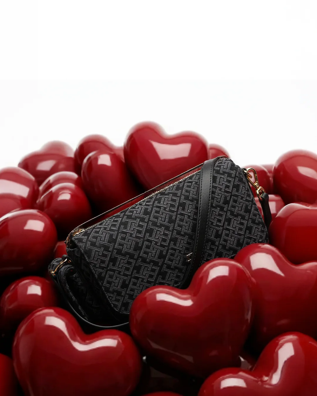Tommy Hilfiger - image 8